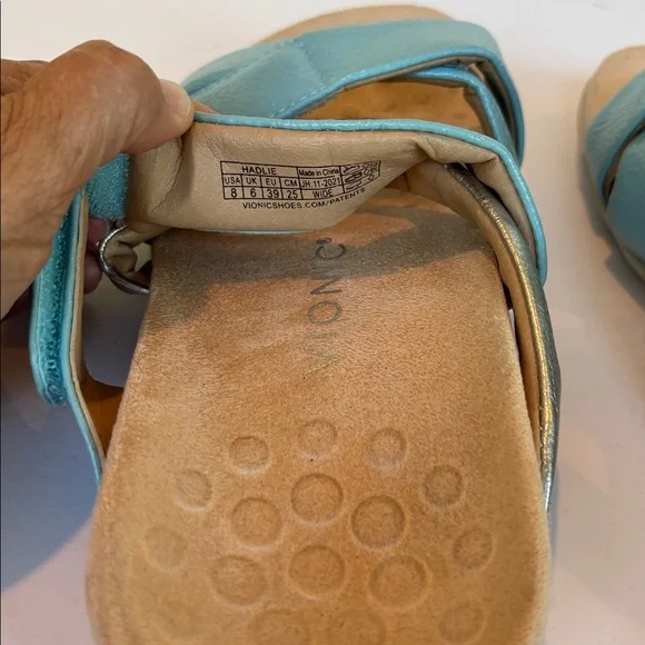 Vionic Hadlie Blue and Silver Sandal. Size 8 - Picture 6 of 6